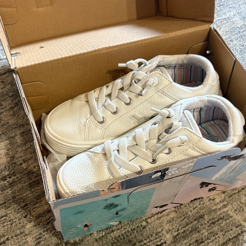 Kids White Sneakers - Roxy white platform sneakers - like new with box - size 1